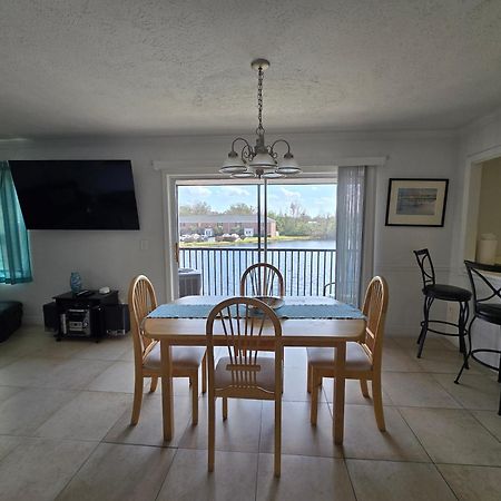 Beautiful Condo Close To Busch Gardens タンパ エクステリア 写真