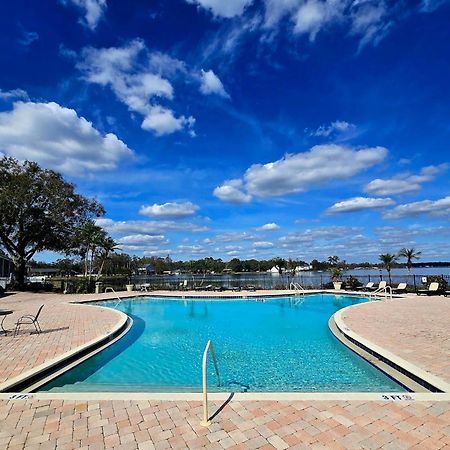 Beautiful Condo Close To Busch Gardens タンパ エクステリア 写真