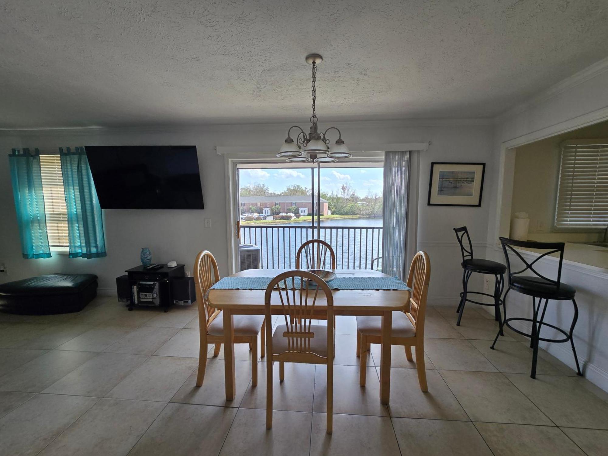 Beautiful Condo Close To Busch Gardens タンパ エクステリア 写真