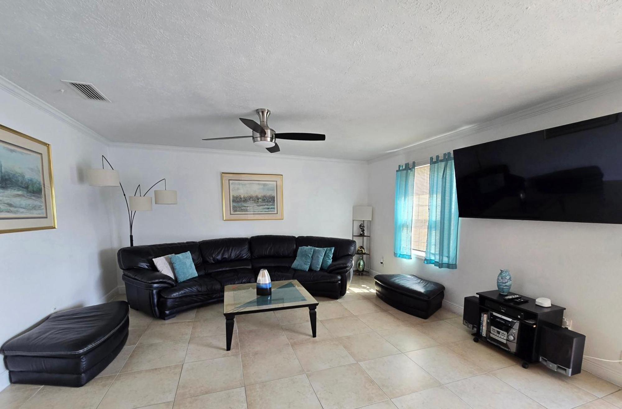 Beautiful Condo Close To Busch Gardens タンパ エクステリア 写真